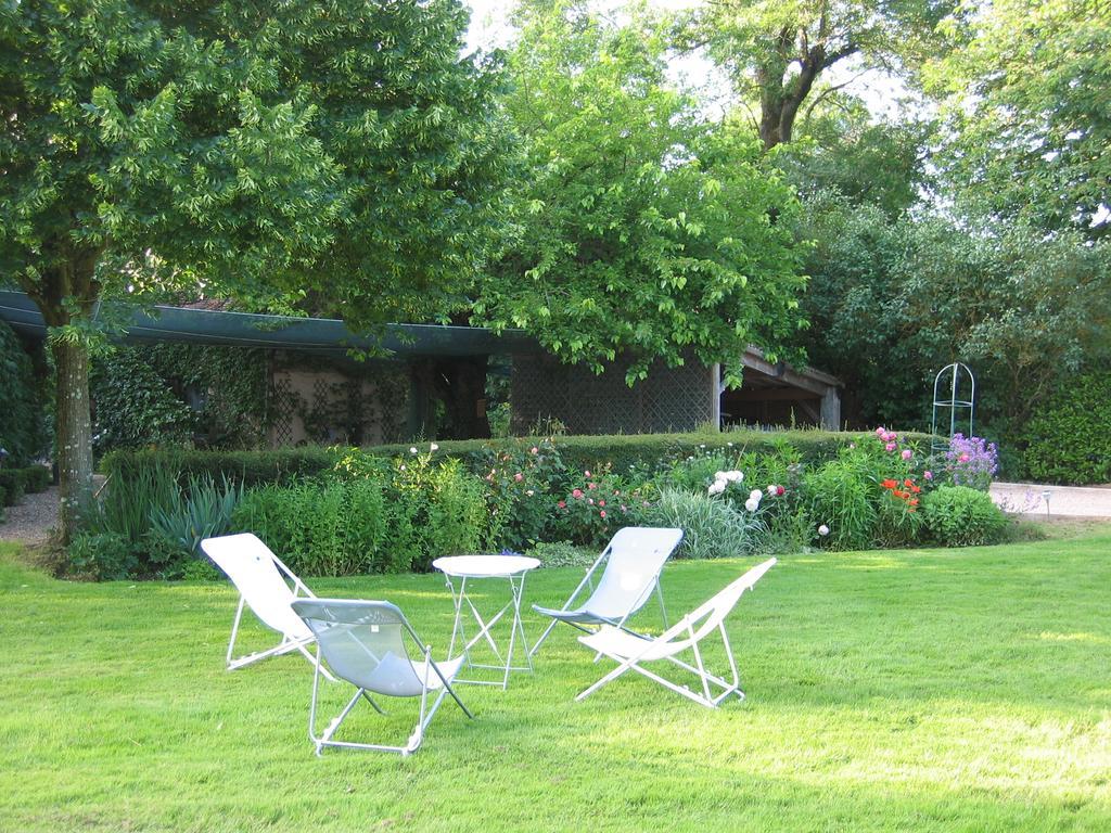 Bed and Breakfast Logis De La Paqueraie Saint-Branchs Экстерьер фото